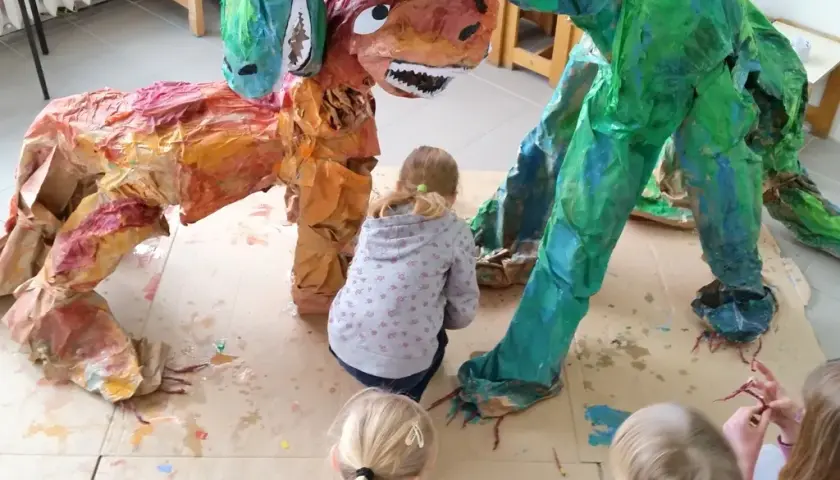 Kreatywne prace plastyczne z recyklingu: 50+ pomysłów dla dzieci!