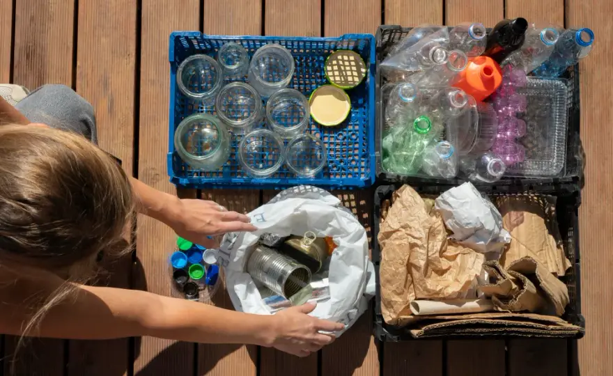 Skuteczny recykling w domu: Jak segregować śmieci bez błędów?