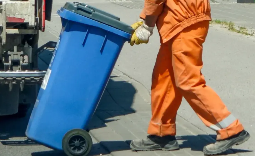 Zwolnienie z opłaty za śmieci: Kto i jak może zaoszczędzić?