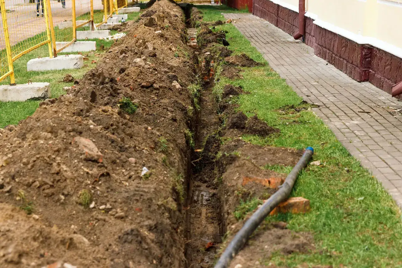 rów melioracyjny obok działki budowlanej